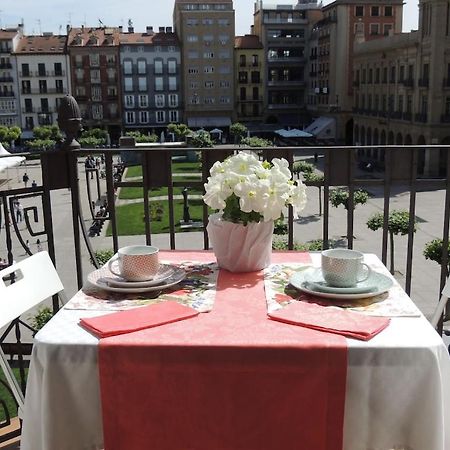 Apartamento Plaza Castillo Apartment Pamplona Bagian luar foto