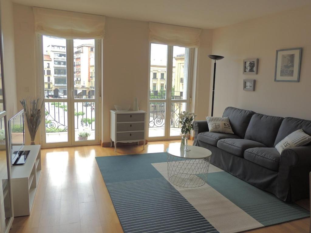 Apartamento Plaza Castillo Apartment Pamplona Bagian luar foto